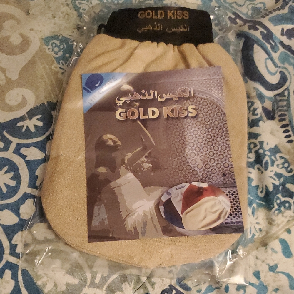 Gold Kiss Exfoliating Glove Great For Anyone